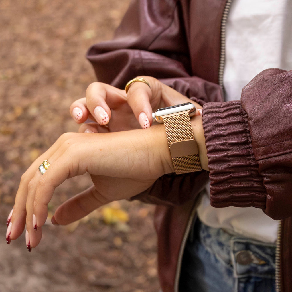 Classic Rose Gold Milanese Strap For Apple Watch With Elegant Finish
