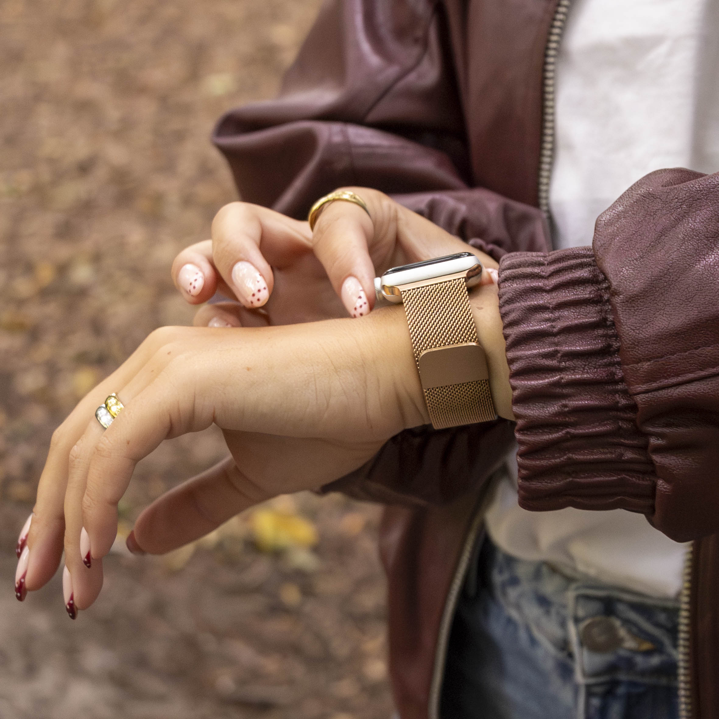 Classic Rose Gold Milanese Strap For Apple Watch With Elegant Finish