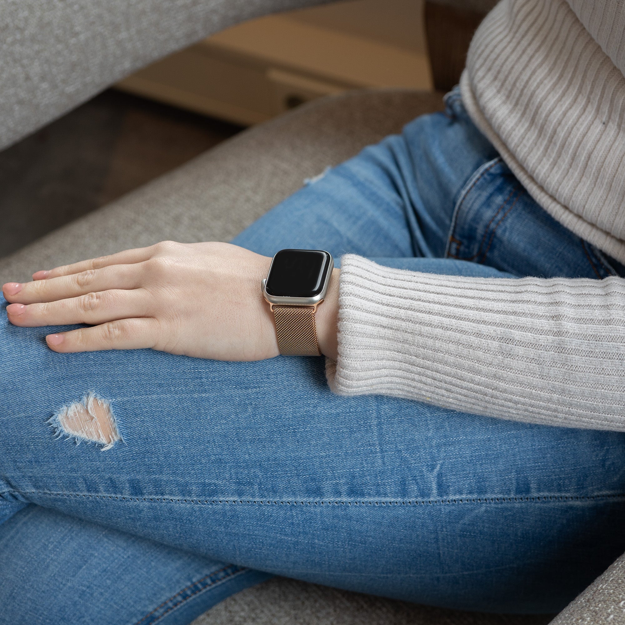 Classic Rose Gold Milanese Strap For Apple Watch With Elegant Finish