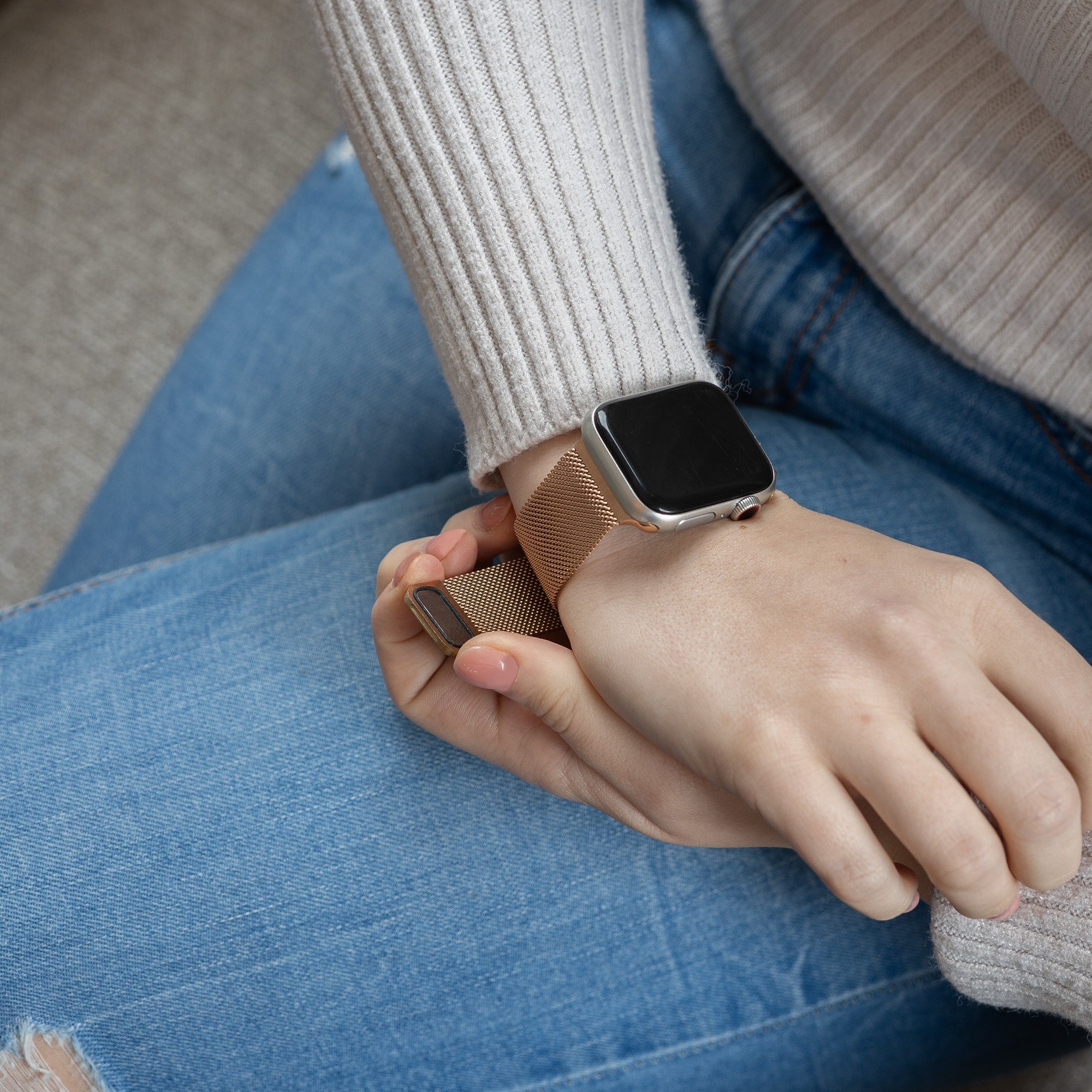 Classic Rose Gold Milanese Strap For Apple Watch With Elegant Finish