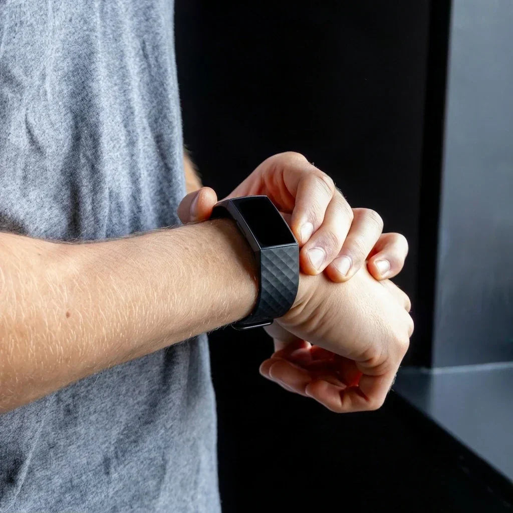 Fitbit Charge 4 Silicone Strap Replacement Band In Black